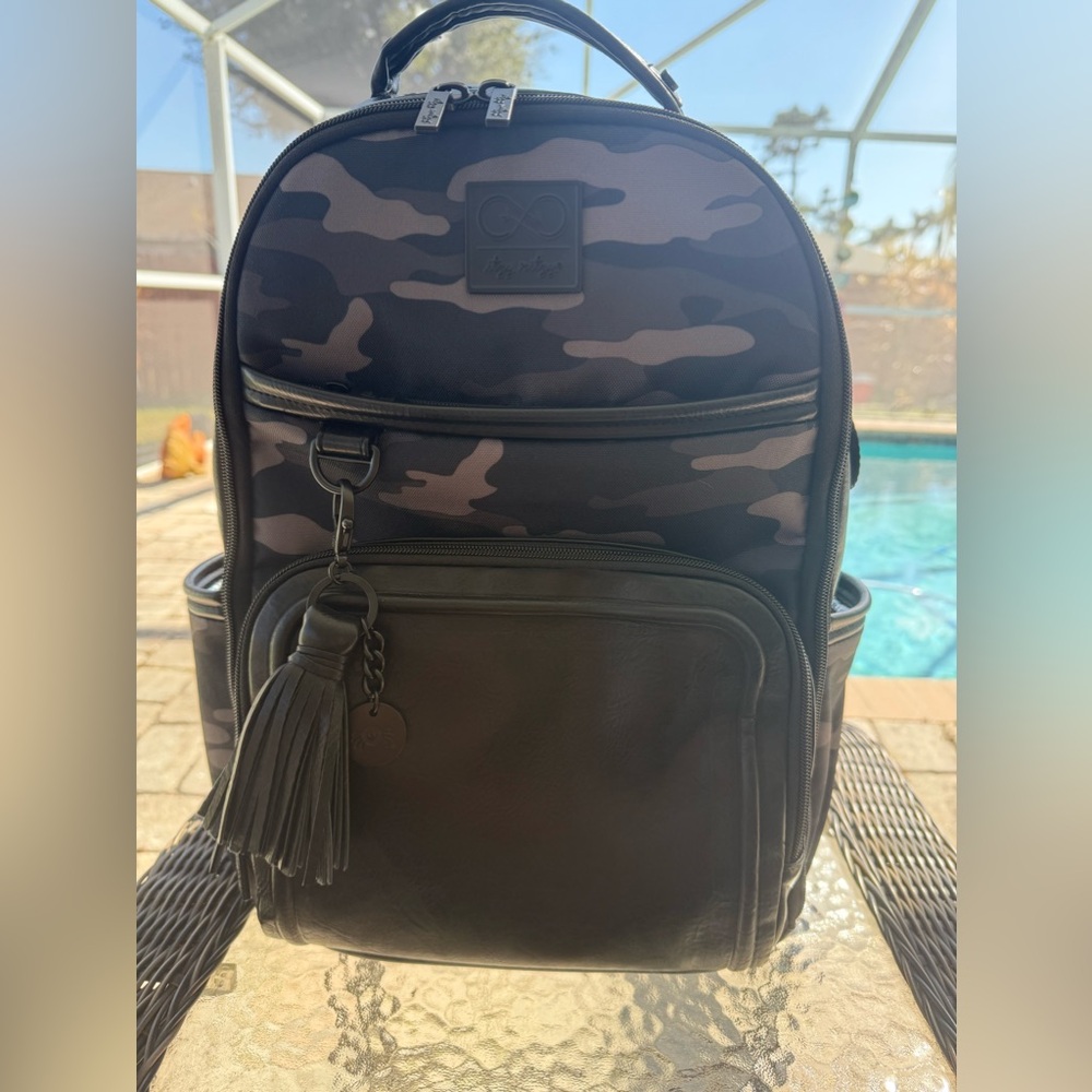Itzy Ritzy Boss Plus baby bag in camo